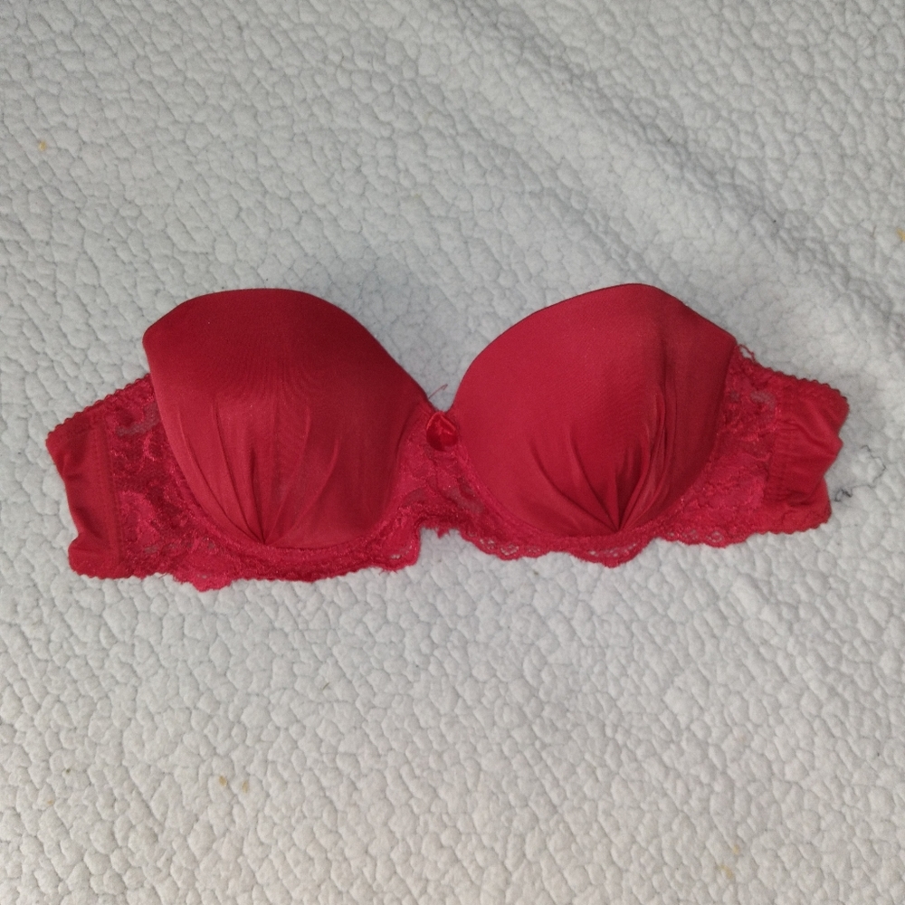 Red strapless bra